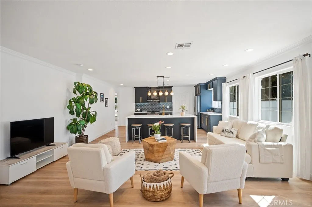 916 N Oxford Avenue, Los Angeles, California 90029 home-pic-5